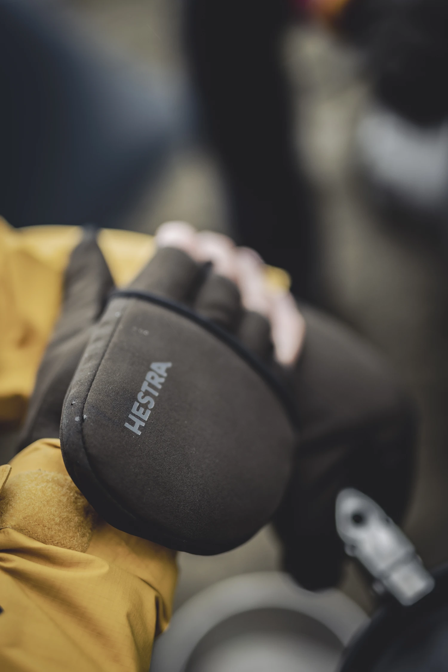 Hestra Windstopper Pull Over Mitt 13 Hestra Windstopper Pull Over Mitt - Image 11